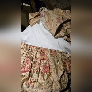 RARE! Ralph Lauren Guinevere Aragon Medieval Floral Bedskirt - sz Queen